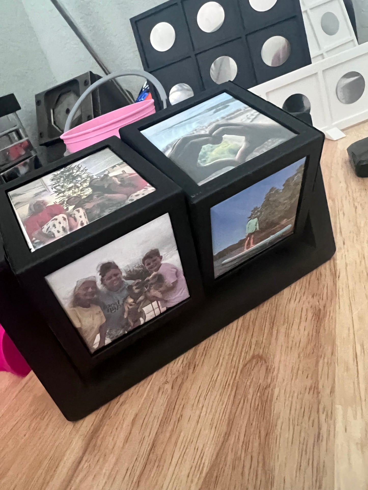 Double Rotating Memory Frame
