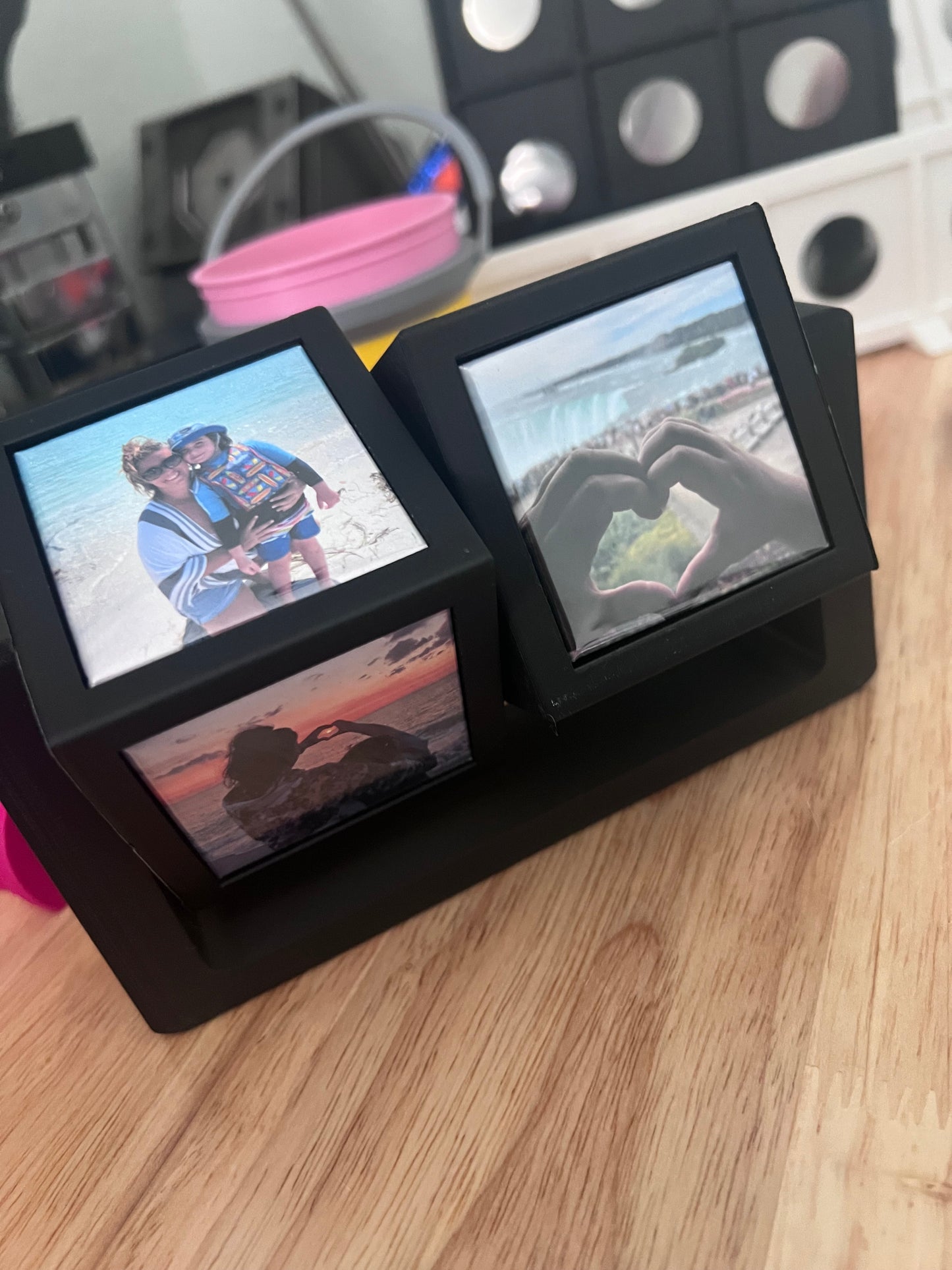 Double Rotating Memory Frame
